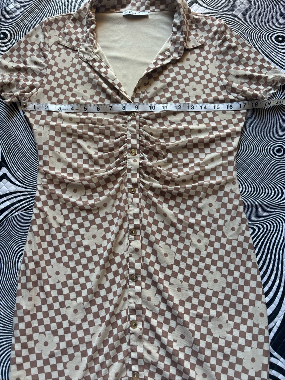 Neutral Beige Checkered Ruched Button-Front Tunic - Picture 5 of 8